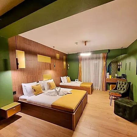 Dream House & 4*